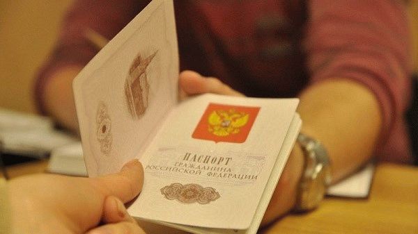 Если бы вы меняли паспорт в связи с его потерей или порчей, то процедура обошлась бы вам в несколько тысяч рублей, но в данном случае она стоит всего 300 рублей